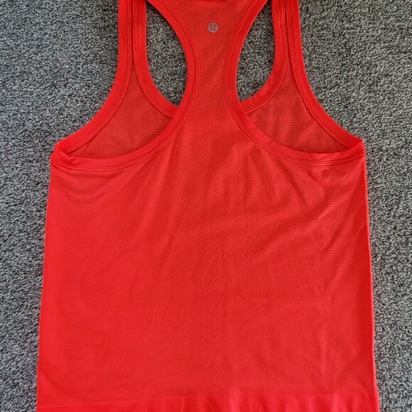 Lululemon Swiftly Tech Racerback Tank Waist Length Size 6 FLARE - Picture 2 of 2